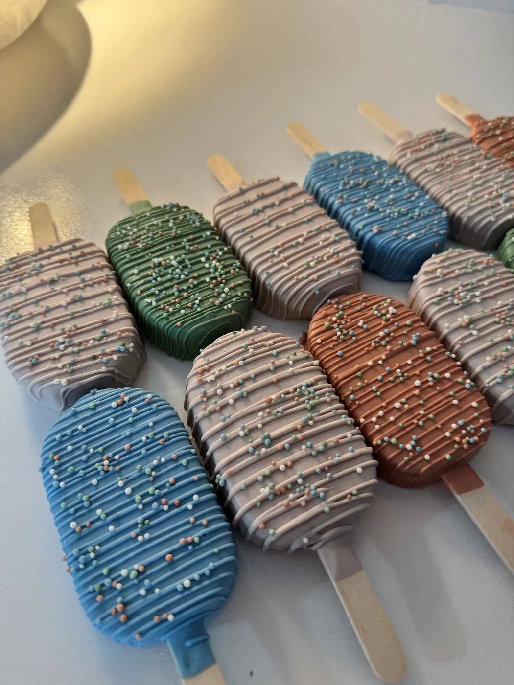 Cakesicle example 1 from The Sweet Spot Cake Pops