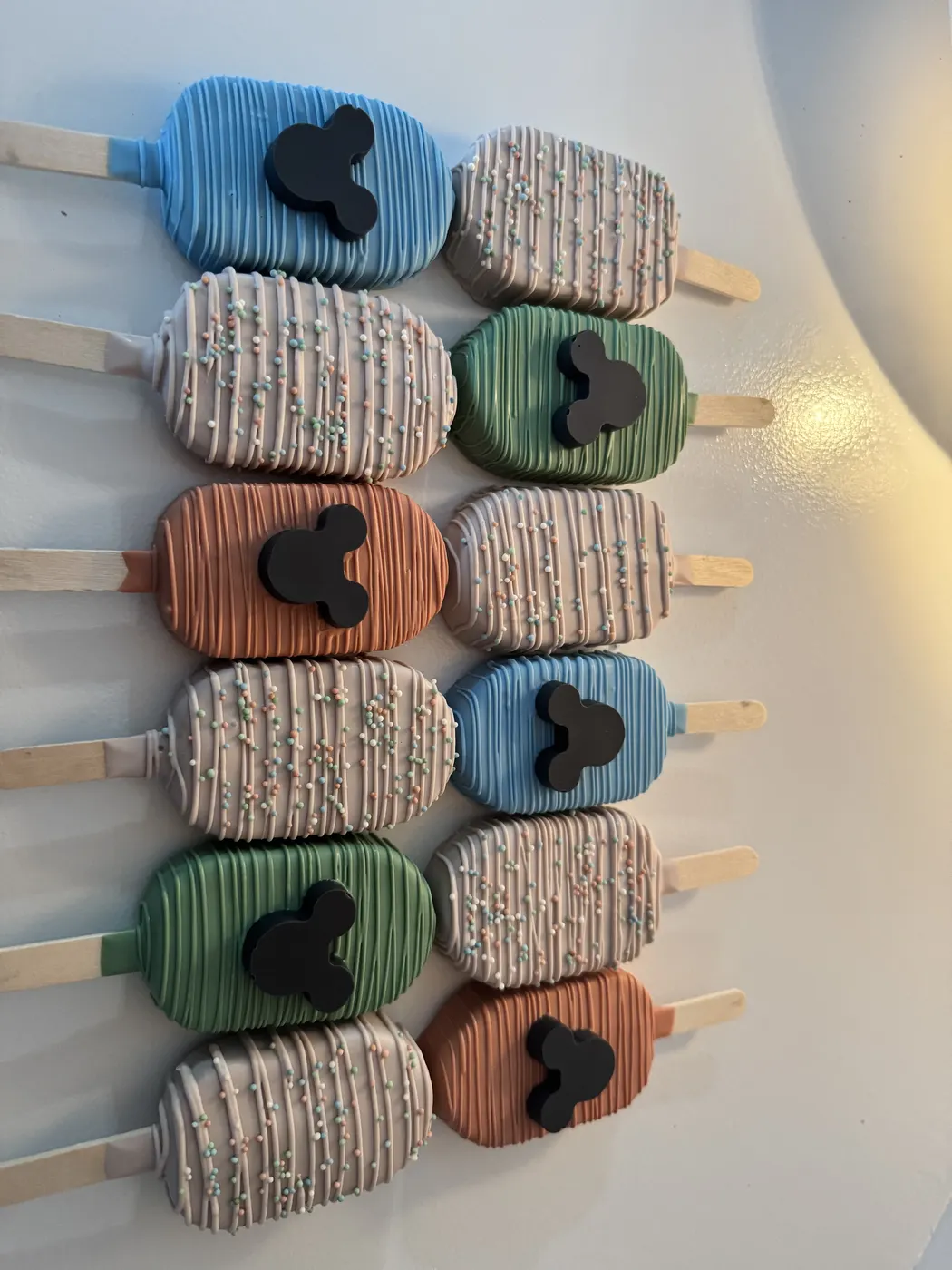 Cakesicle example 4 from The Sweet Spot Cake Pops