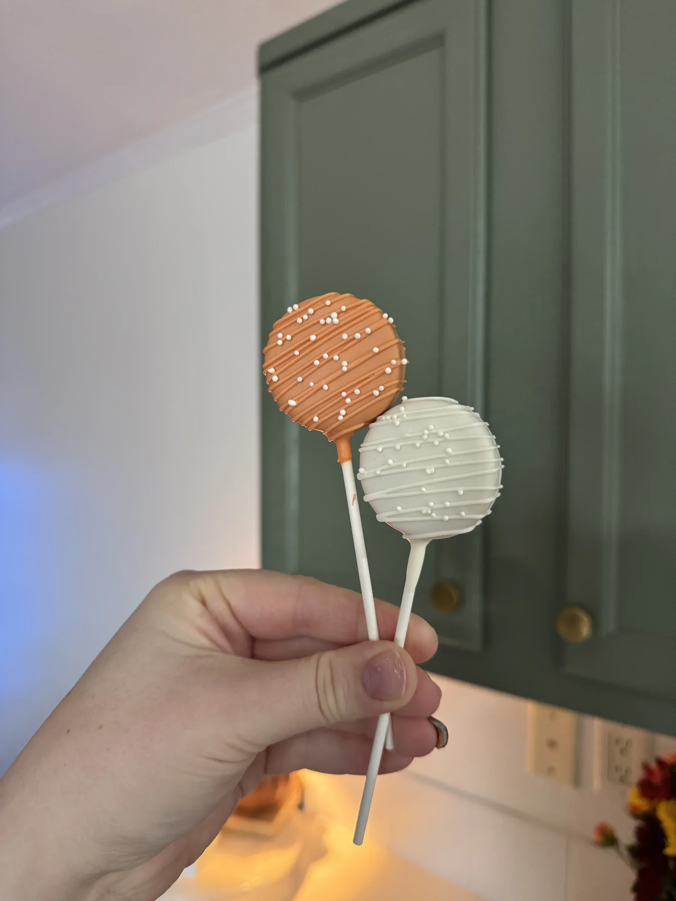 Classic Round Cake Pop example 4 from The Sweet Spot Cake Pops