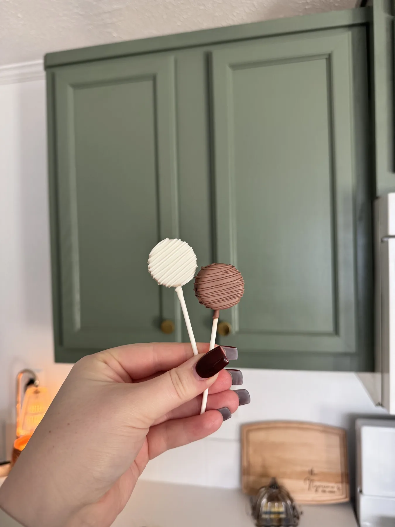 Classic Round Cake Pop example 6 from The Sweet Spot Cake Pops