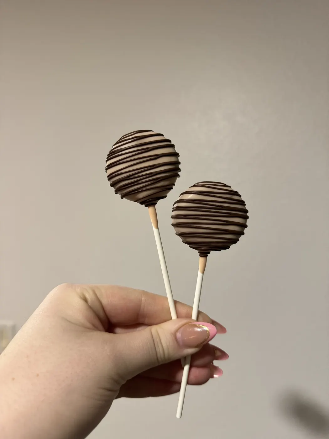Classic Round Cake Pop example 8 from The Sweet Spot Cake Pops