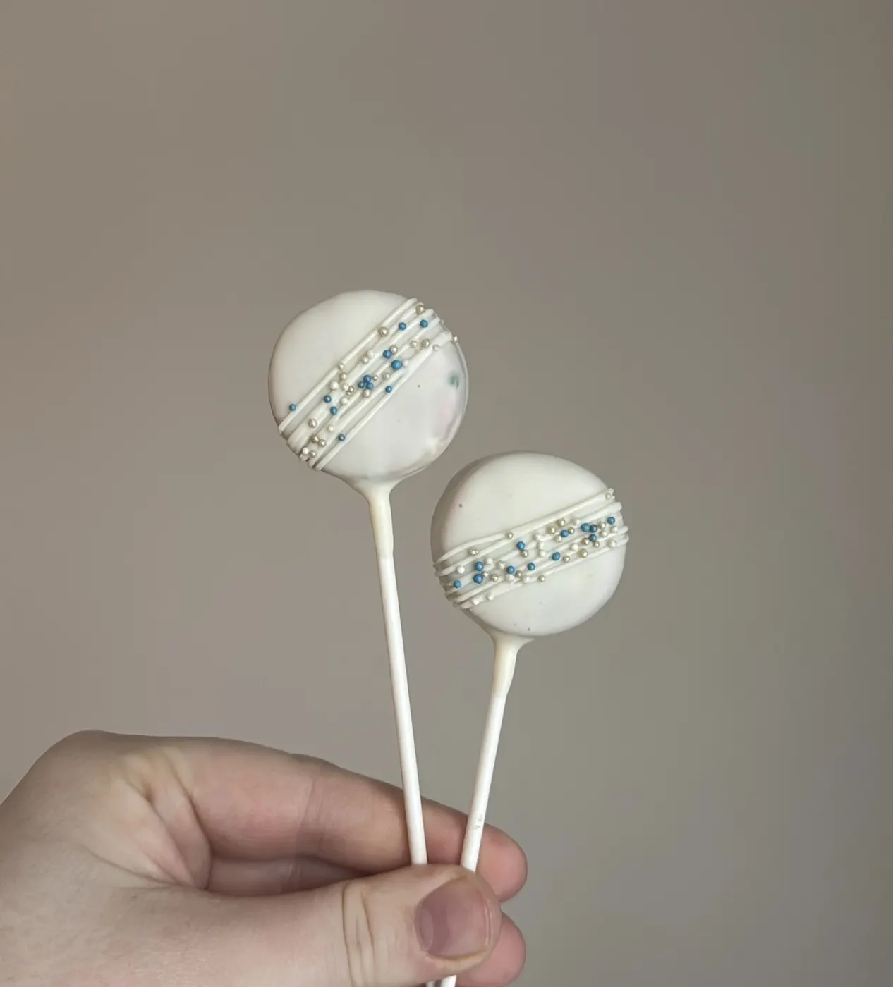 Classic Round Cake Pop example 19 from The Sweet Spot Cake Pops