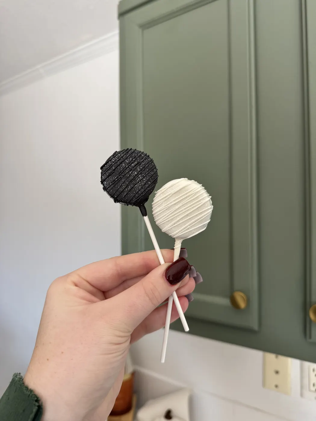 Classic Round Cake Pop example 21 from The Sweet Spot Cake Pops