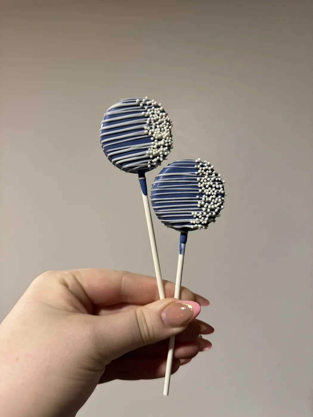 Classic Round Cake Pop example 25 from The Sweet Spot Cake Pops