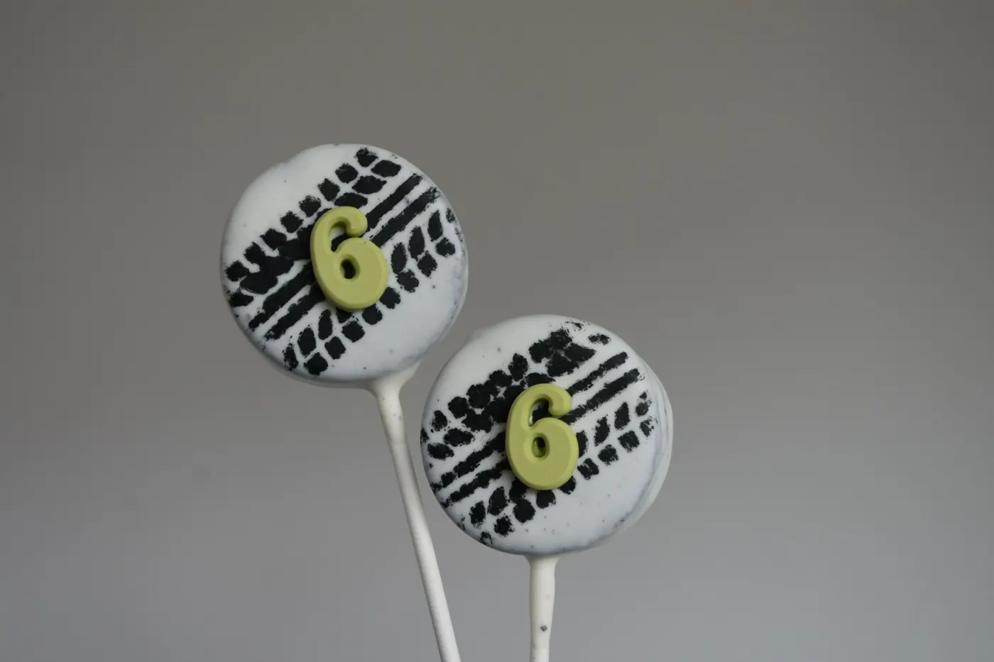 Custom Cake Pop example 177 from The Sweet Spot Cake Pops